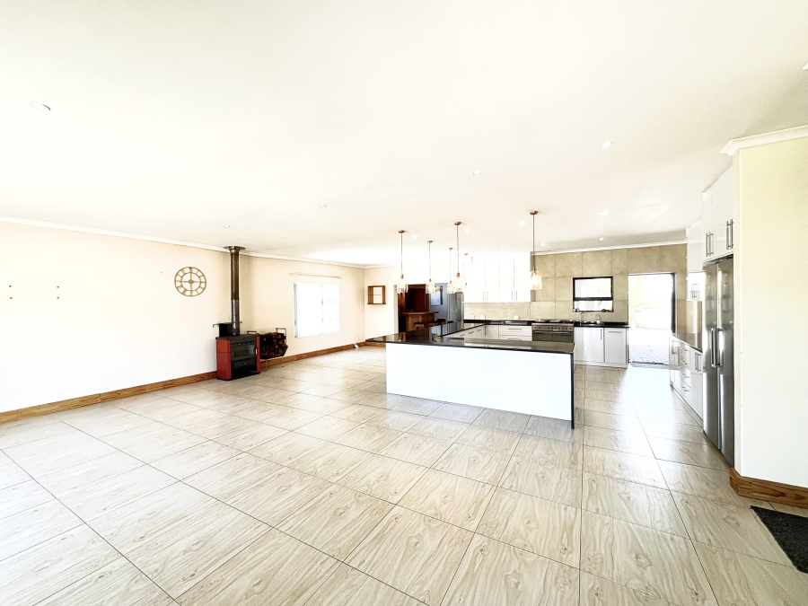 4 Bedroom Property for Sale in Pearl Bay Western Cape